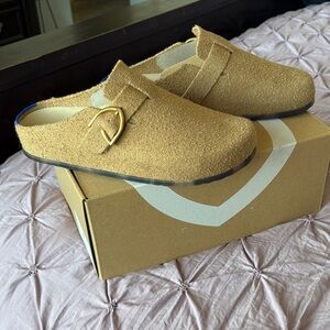 Rothy's The Buckle Clog - 10 (40) Tan (Wren Boucle) NWT